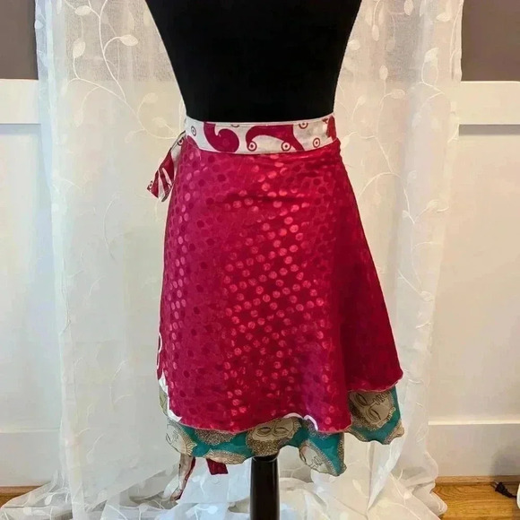 Darn Good Yarn Silk Blend Reversible Wrap Mini Skirt, Size Regular (4-12) - Picture 2 of 4